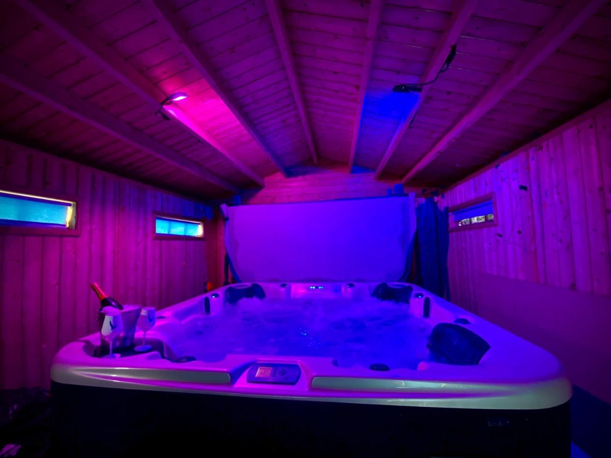 Beautiful Hot Tub Suite In Lytham St Annes Kültér fotó
