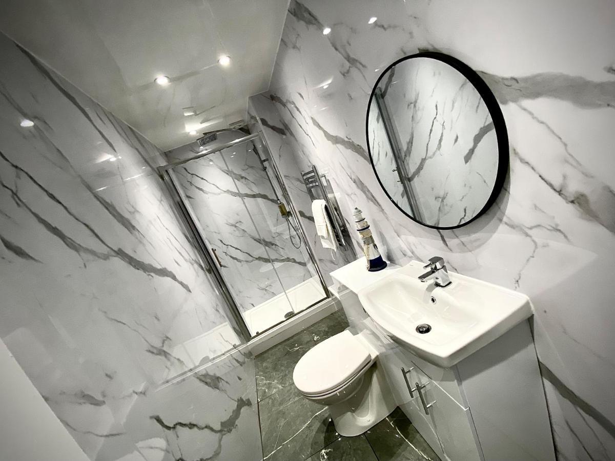 Beautiful Hot Tub Suite In Lytham St Annes Kültér fotó