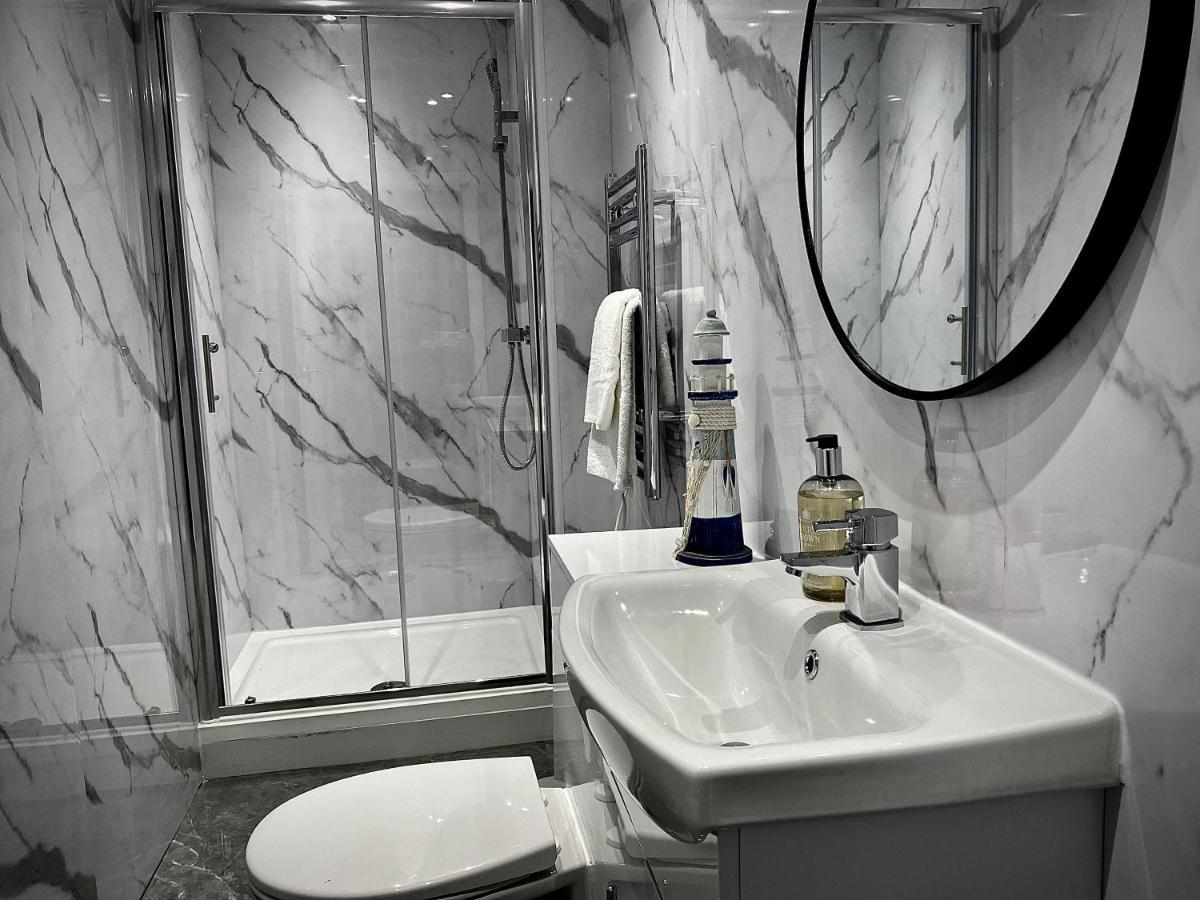 Beautiful Hot Tub Suite In Lytham St Annes Kültér fotó